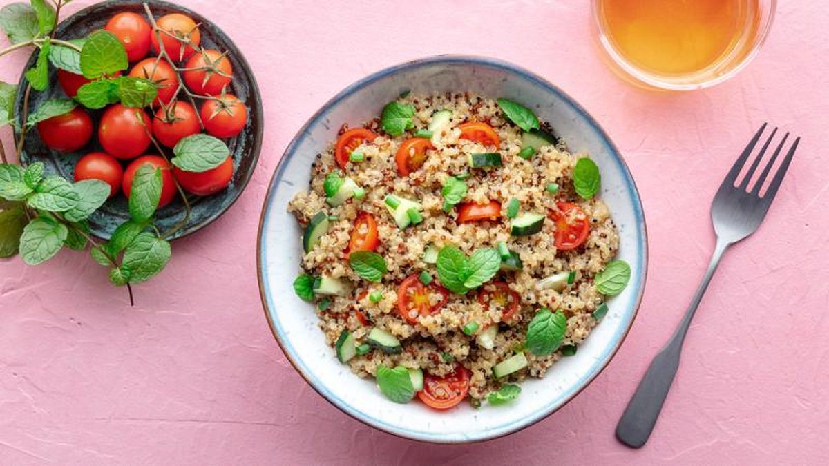 Plato de quinoa con tomate