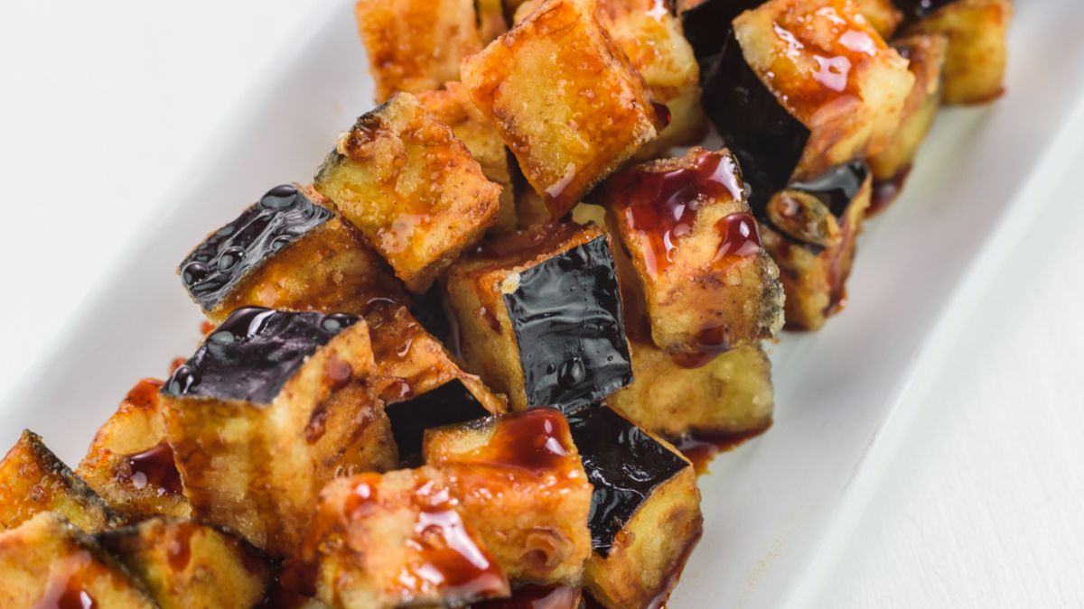 Berenjenas fritas con miel: una receta tradicional andaluza perfecta para compartir.