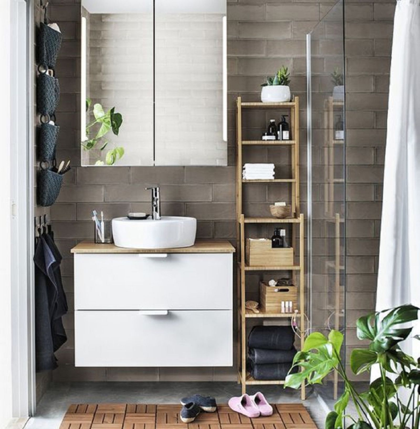 Baños pequeños con ducha las claves para decorarlos y aprovechar el espacio 5 Baños pequeños con ducha las claves para decorarlos y aprovechar el espacio 5