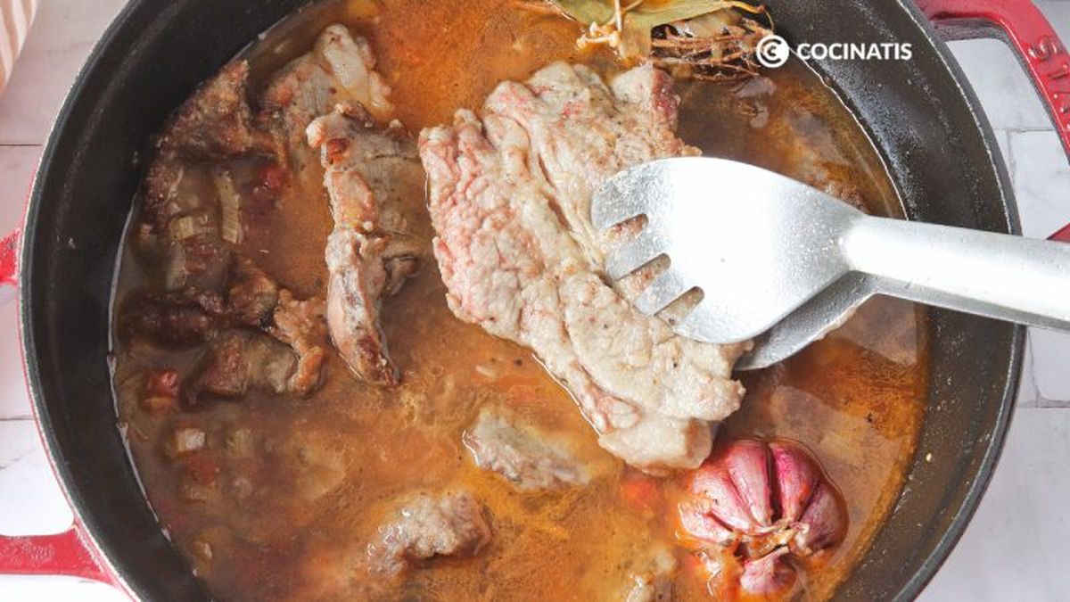 Incorporamos los filetes a la salsa