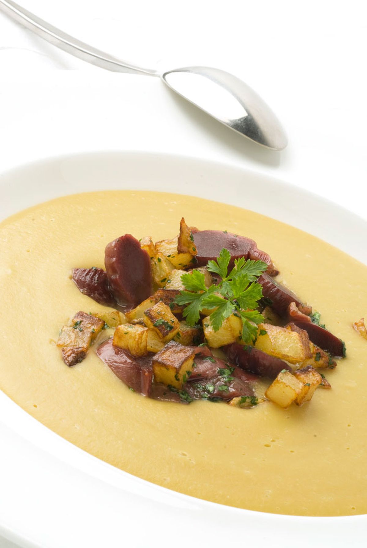 Crema de garbanzos con mollejas de pato