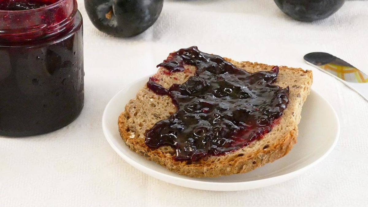 Mermelada casera de ciruelas negras