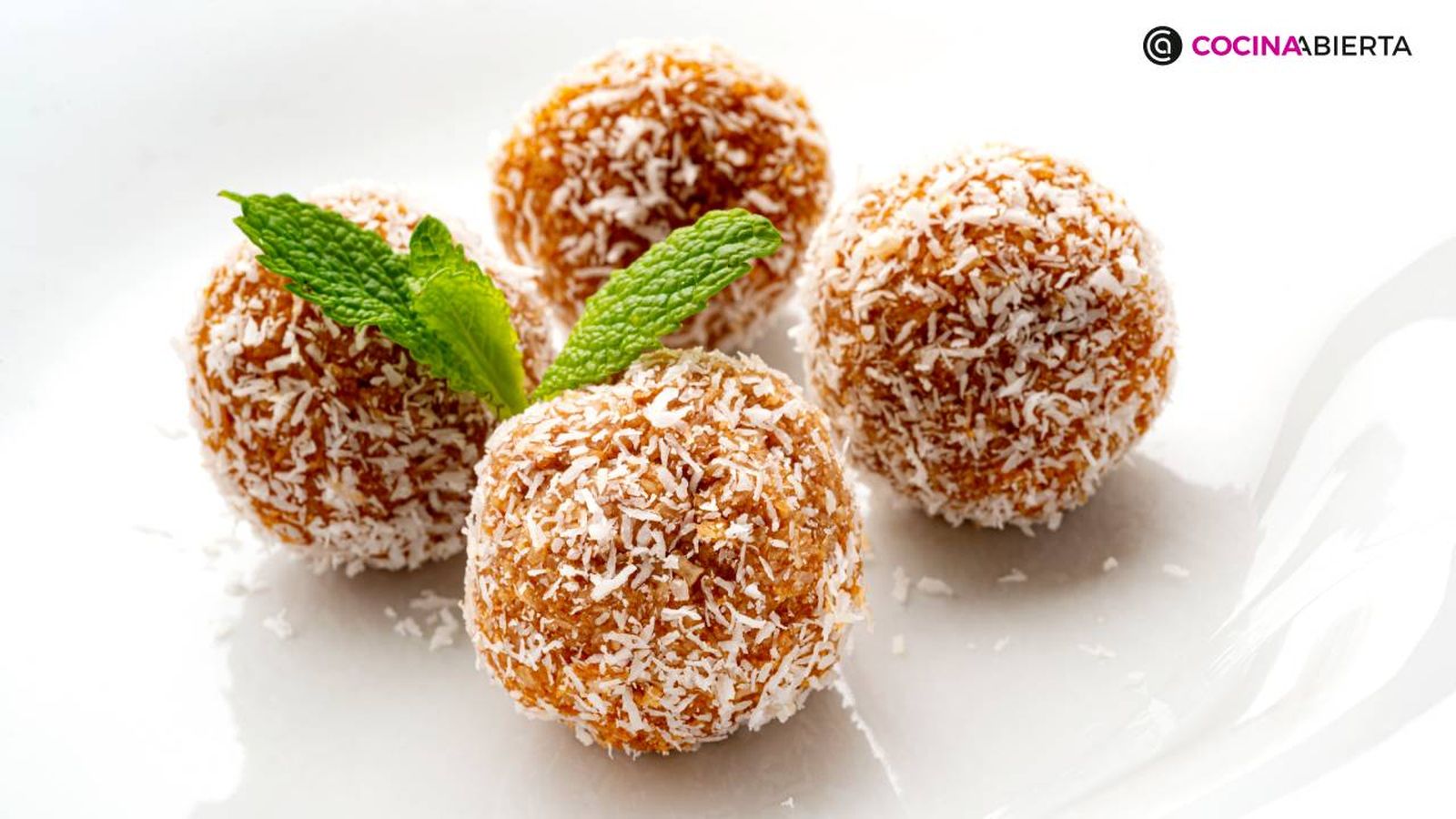 De una presentación espectacular, estas bolitas de coco y dulce de leche están hechas para disfrutarlas en familia 