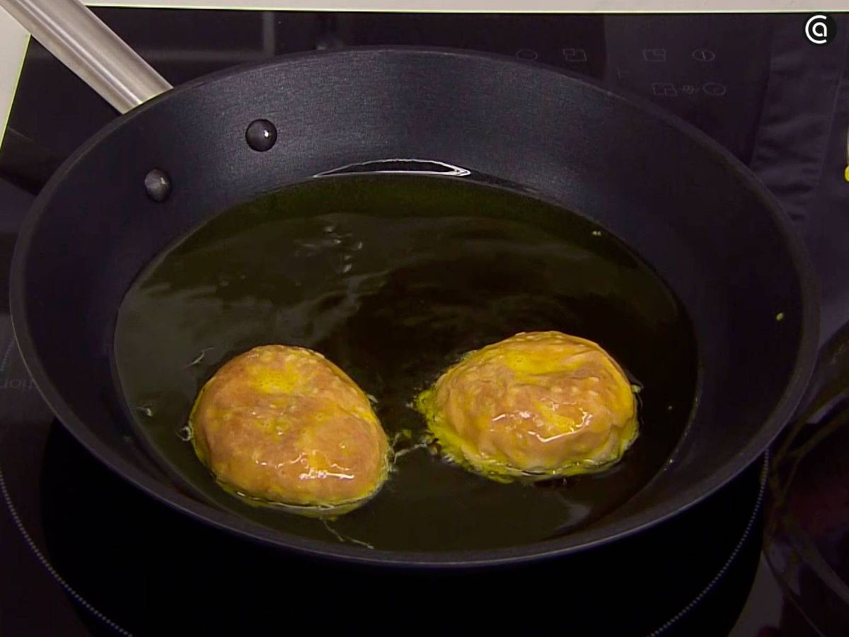 Fríe los panecillos