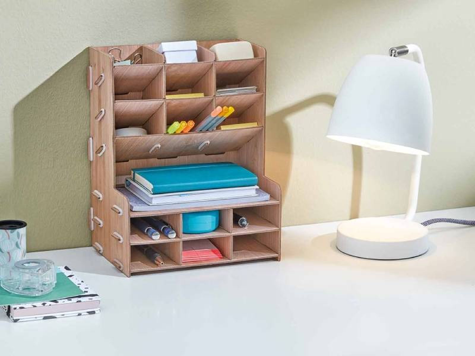 Organizador de escritorio. Organizador de escritorio.
