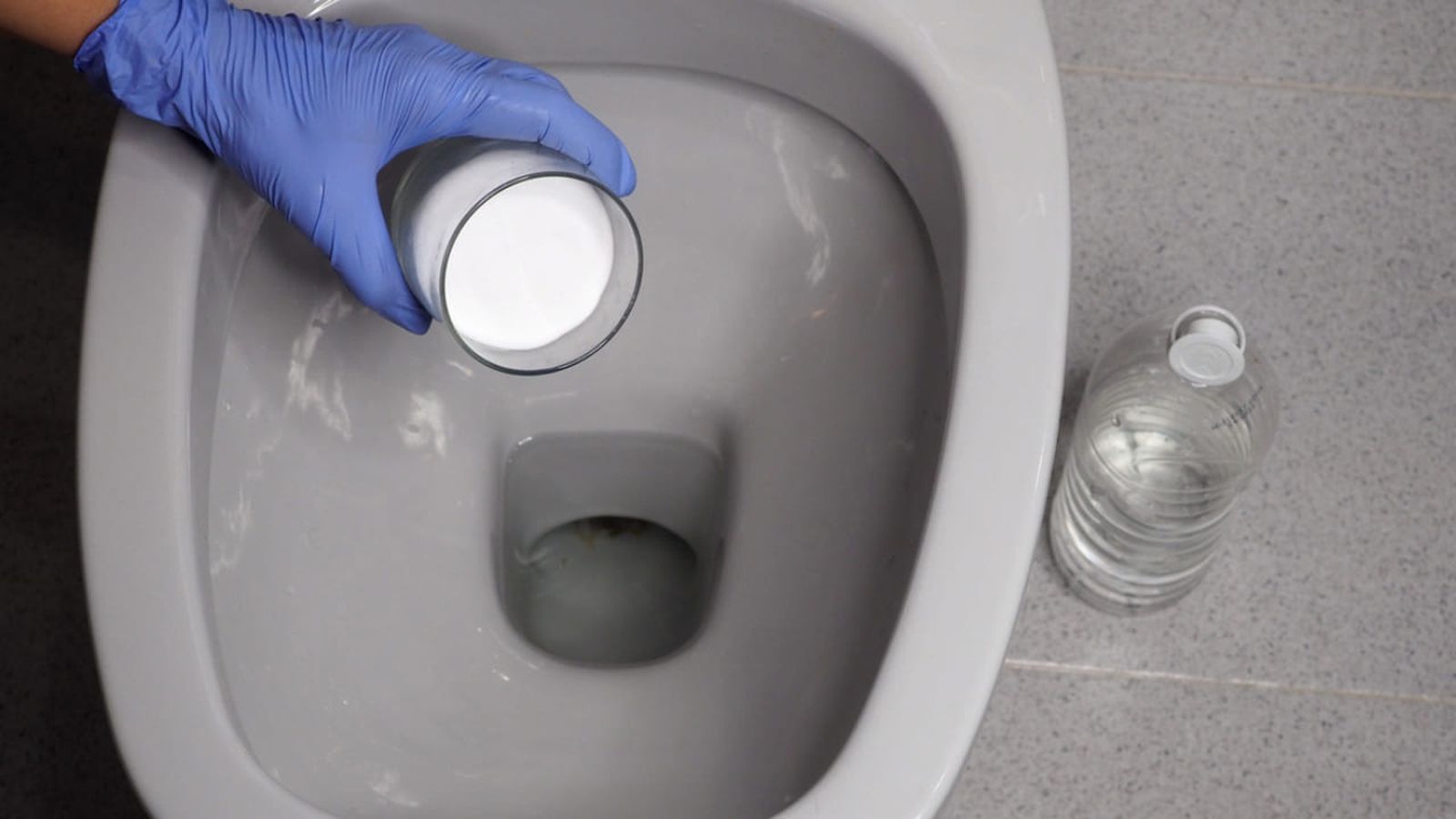 como desatascar un bano 3