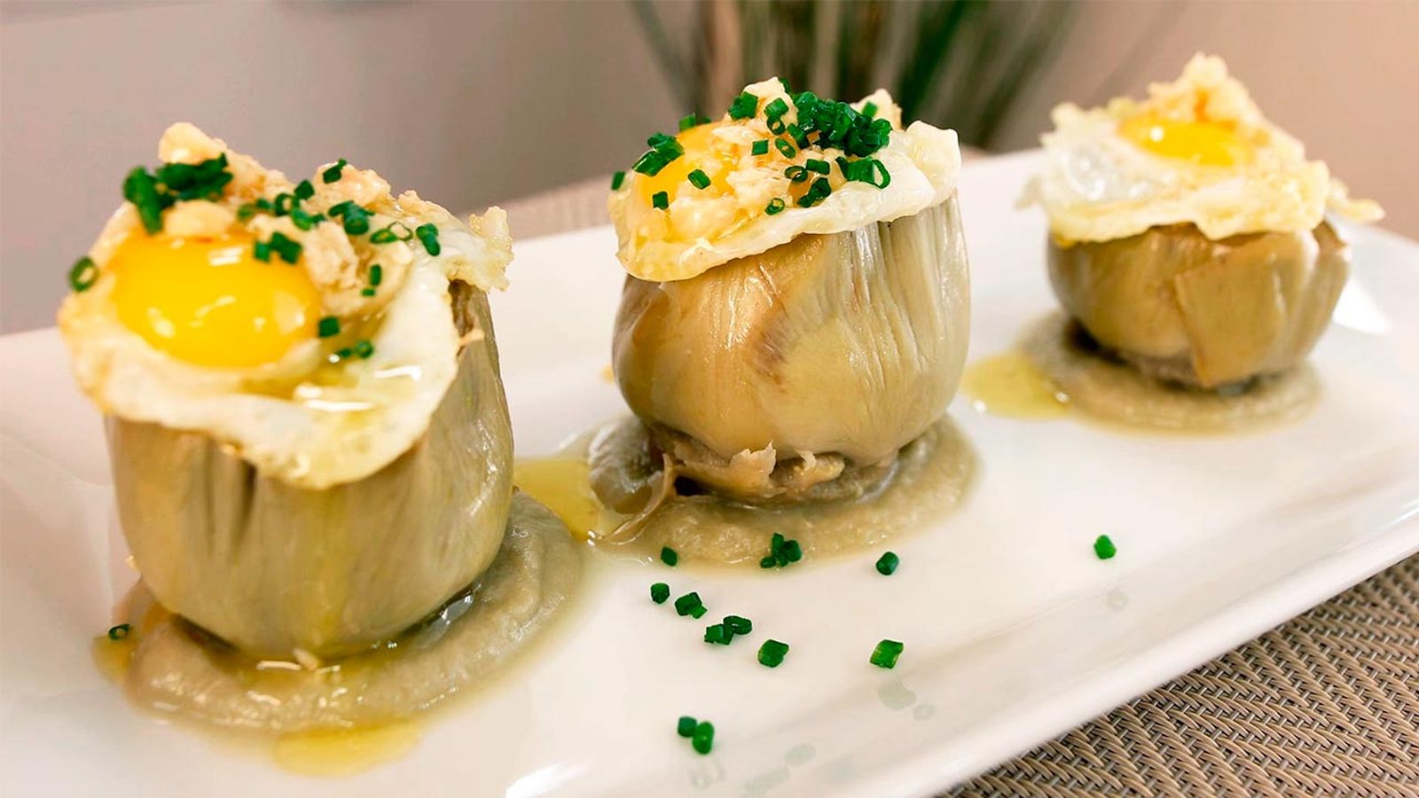 Cómo limpiar alcachofas Receta de alcachofas con huevos de codorniz Cómo limpiar alcachofas Receta de alcachofas con huevos de codorniz