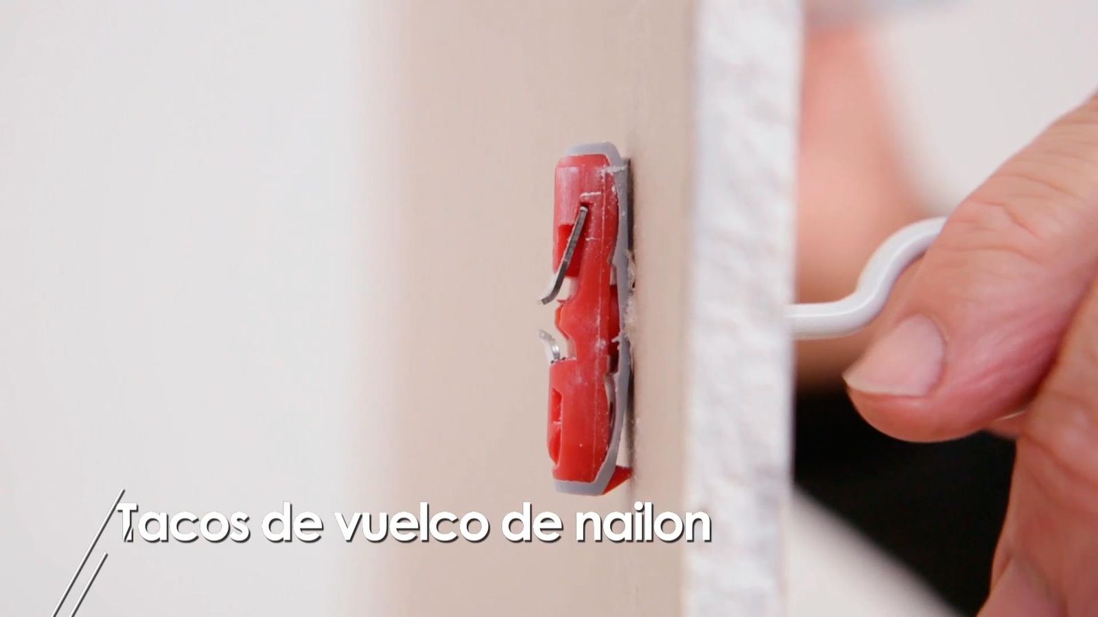 Cómo usar tacos de vuelco de nylon paso 4 Cómo usar tacos de vuelco de nylon paso 4