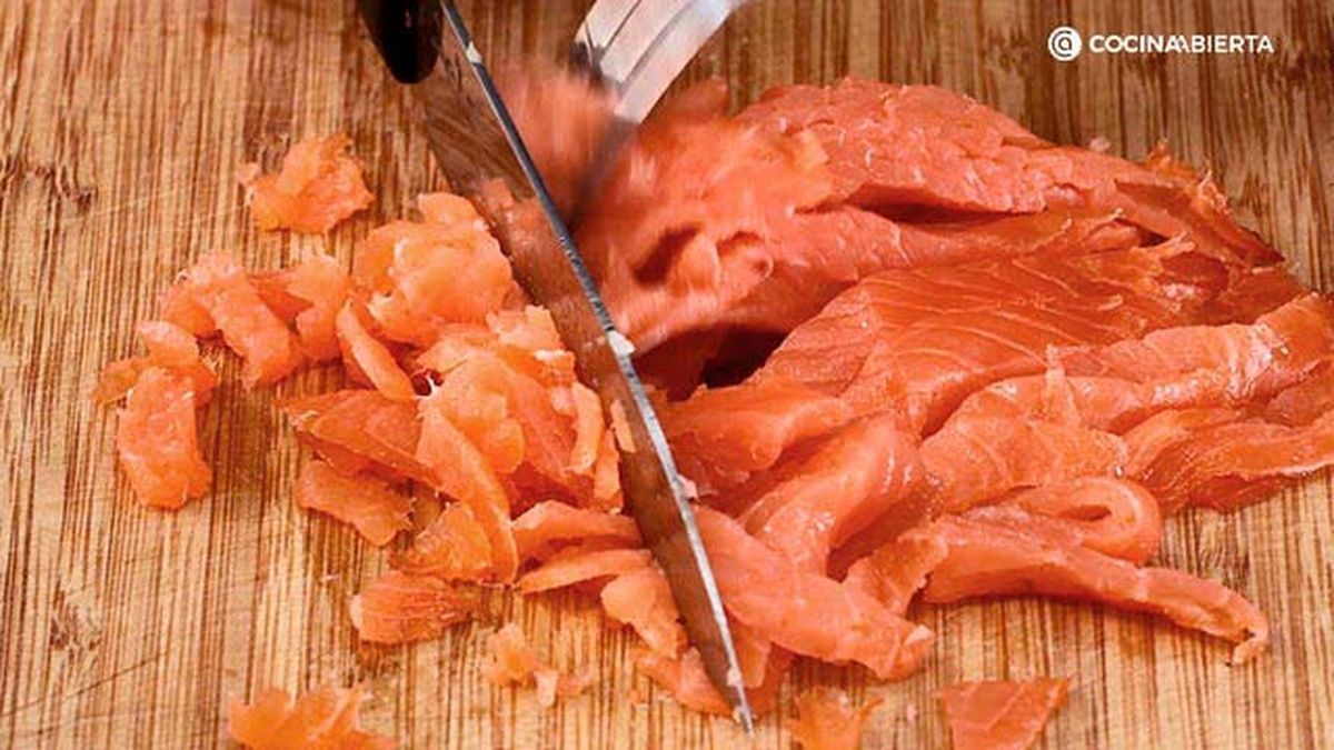 CTIS0936 receta tartar salmon ahumado aguacate paso 2