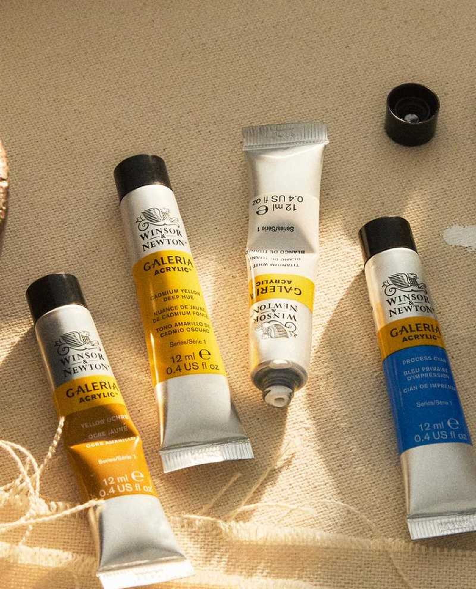Tubos de pintura acrílica de Winsor & Newton. Tubos de pintura acrílica de Winsor & Newton.
