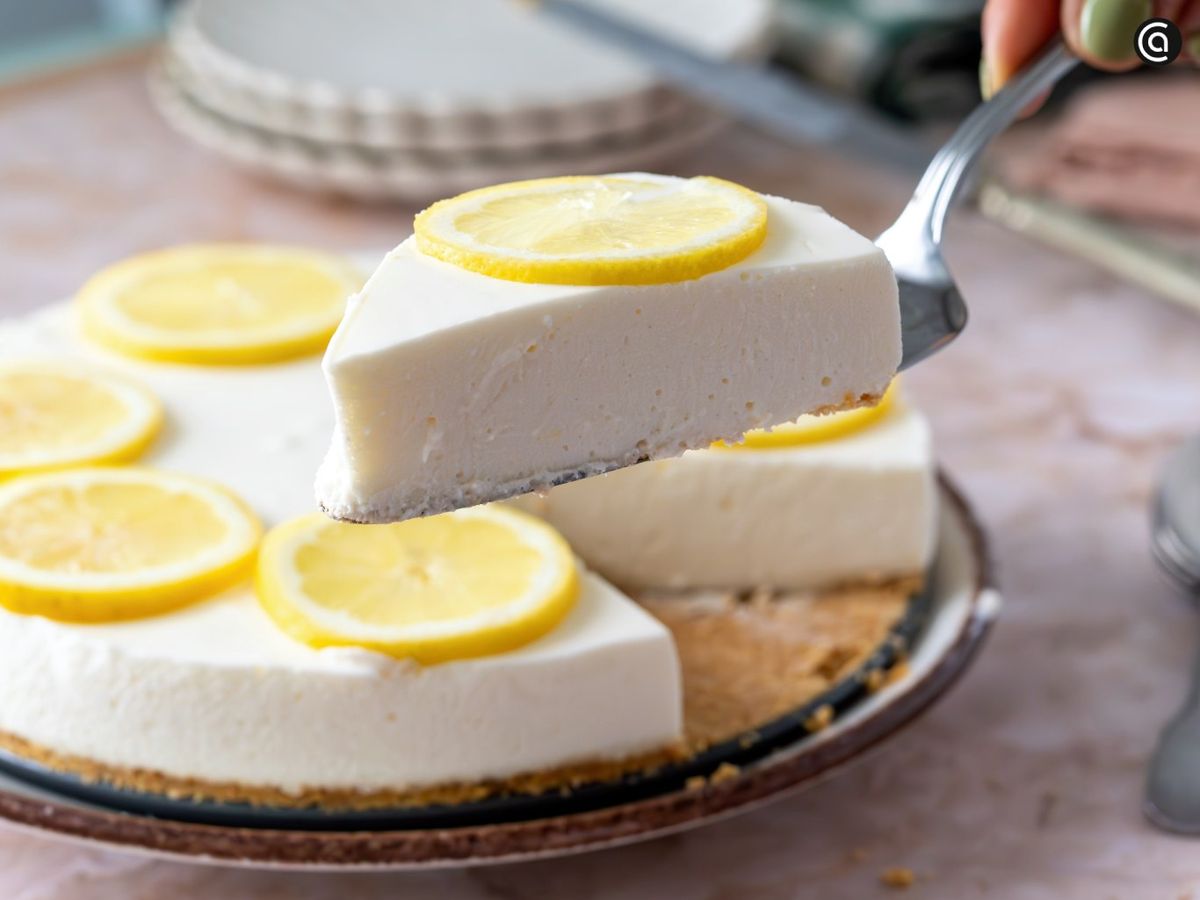 Decora con rodajas de limón