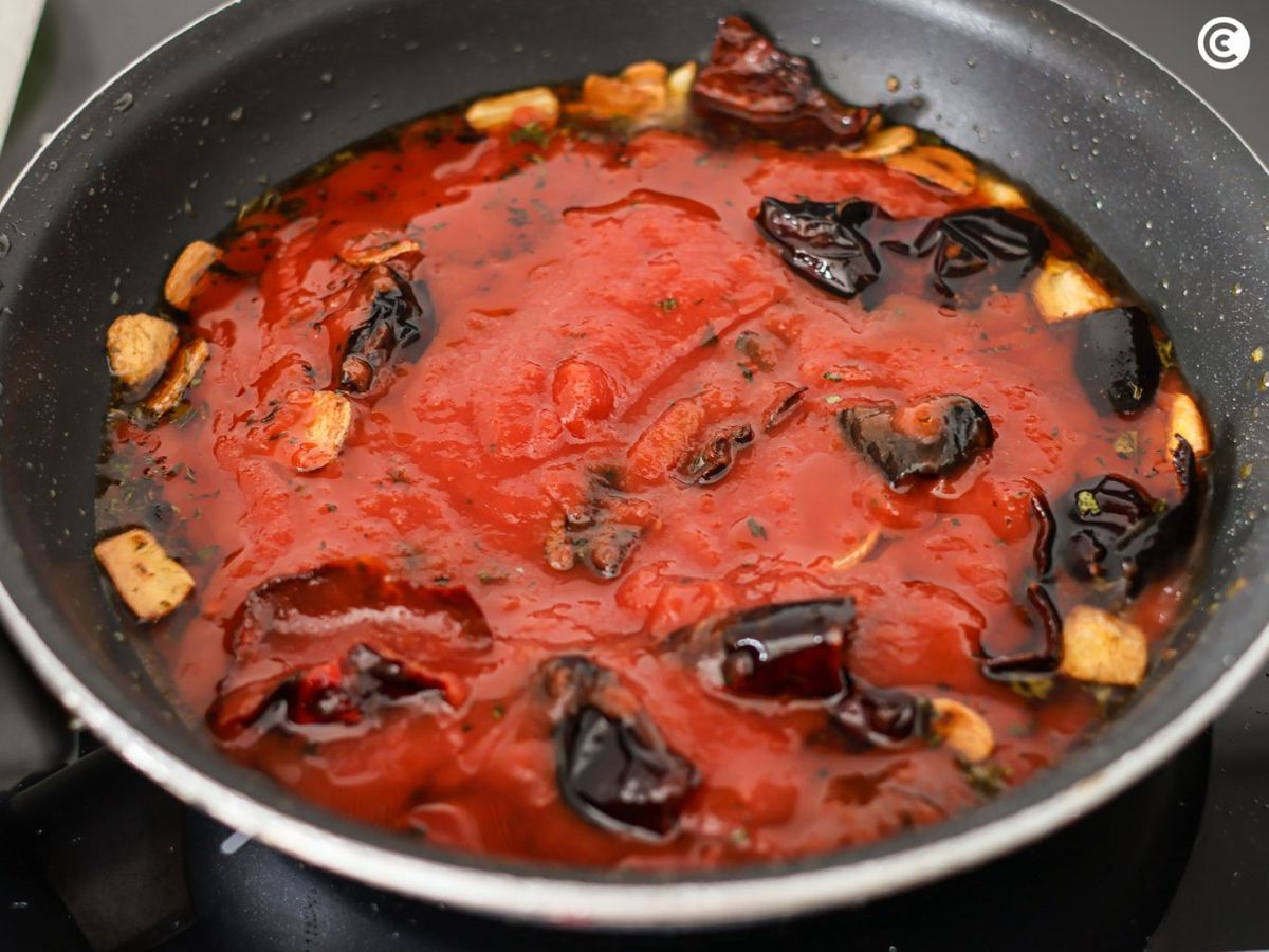 Agregar tomate a la salmorreta