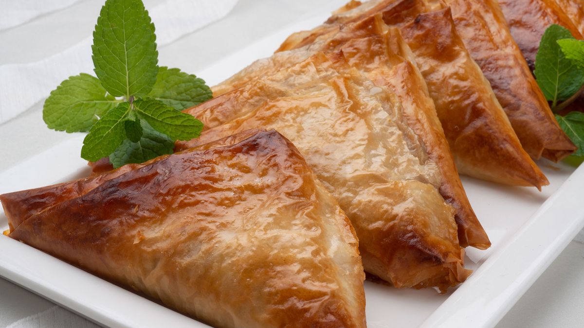 Pasta filo rellena de pera y nueces 