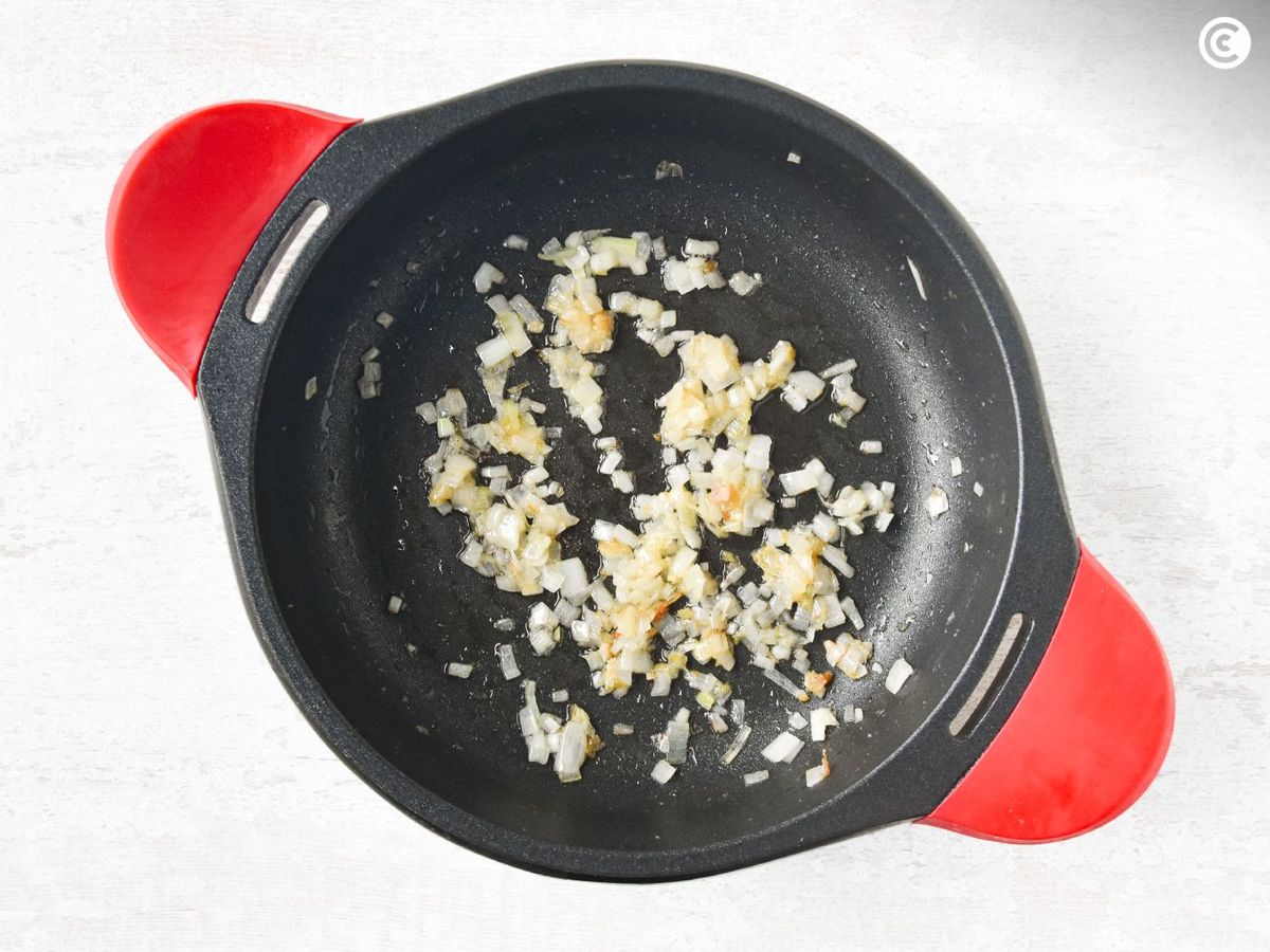 Sofrito para el risotto de pollo