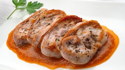 Medallones de carne de conejo con salsa tomate asado, de Karlos Arguiñano