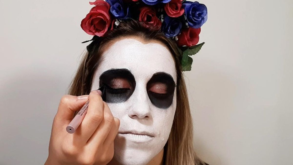 Cómo hacer maquillaje de Catrina o calavera mexicana - paso 5