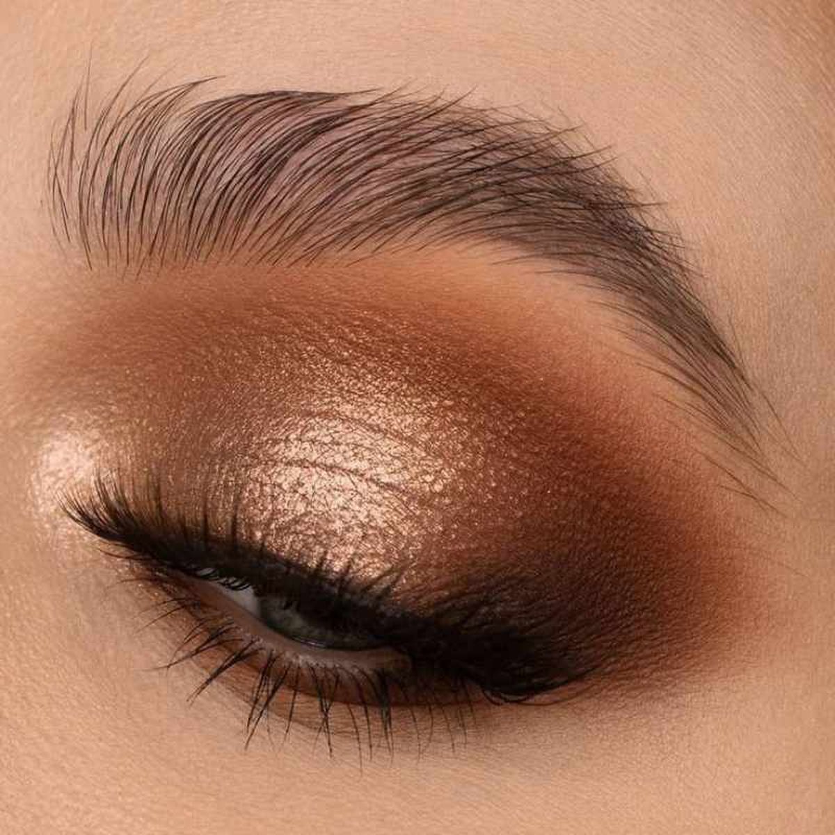 Maquillaje de ojos en bronce