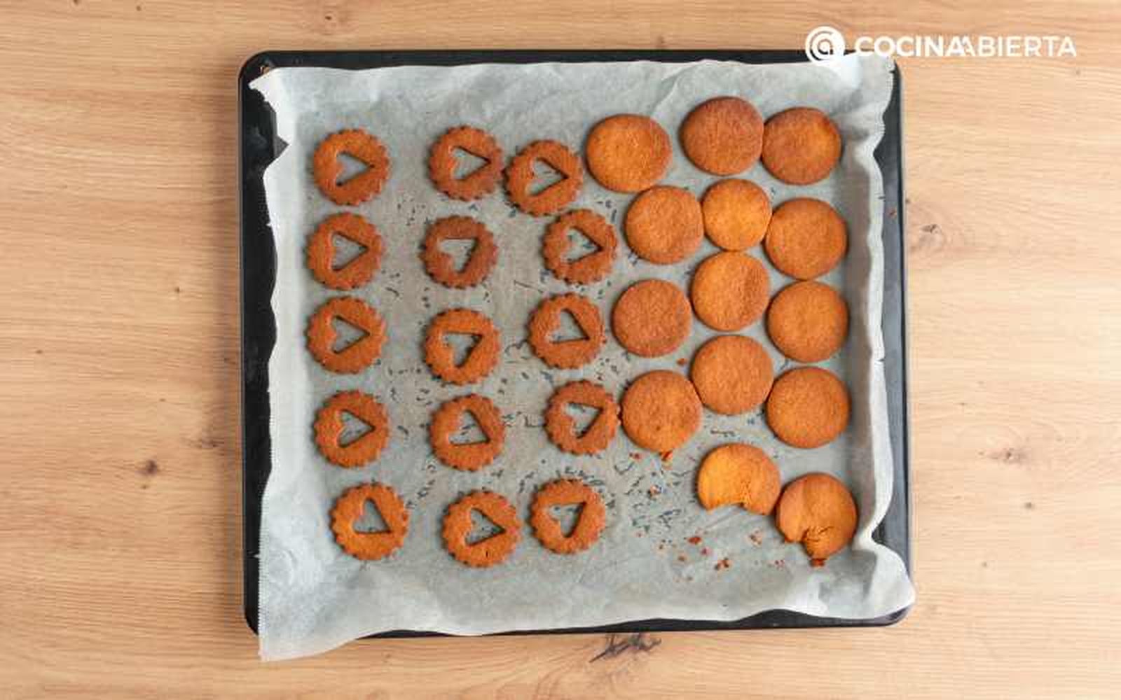 Hornea las galletas Hornea las galletas