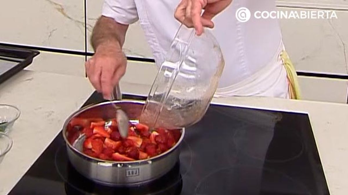 crumble de frutos rojos receta facil karlos arguinnao karl67580321 paso2