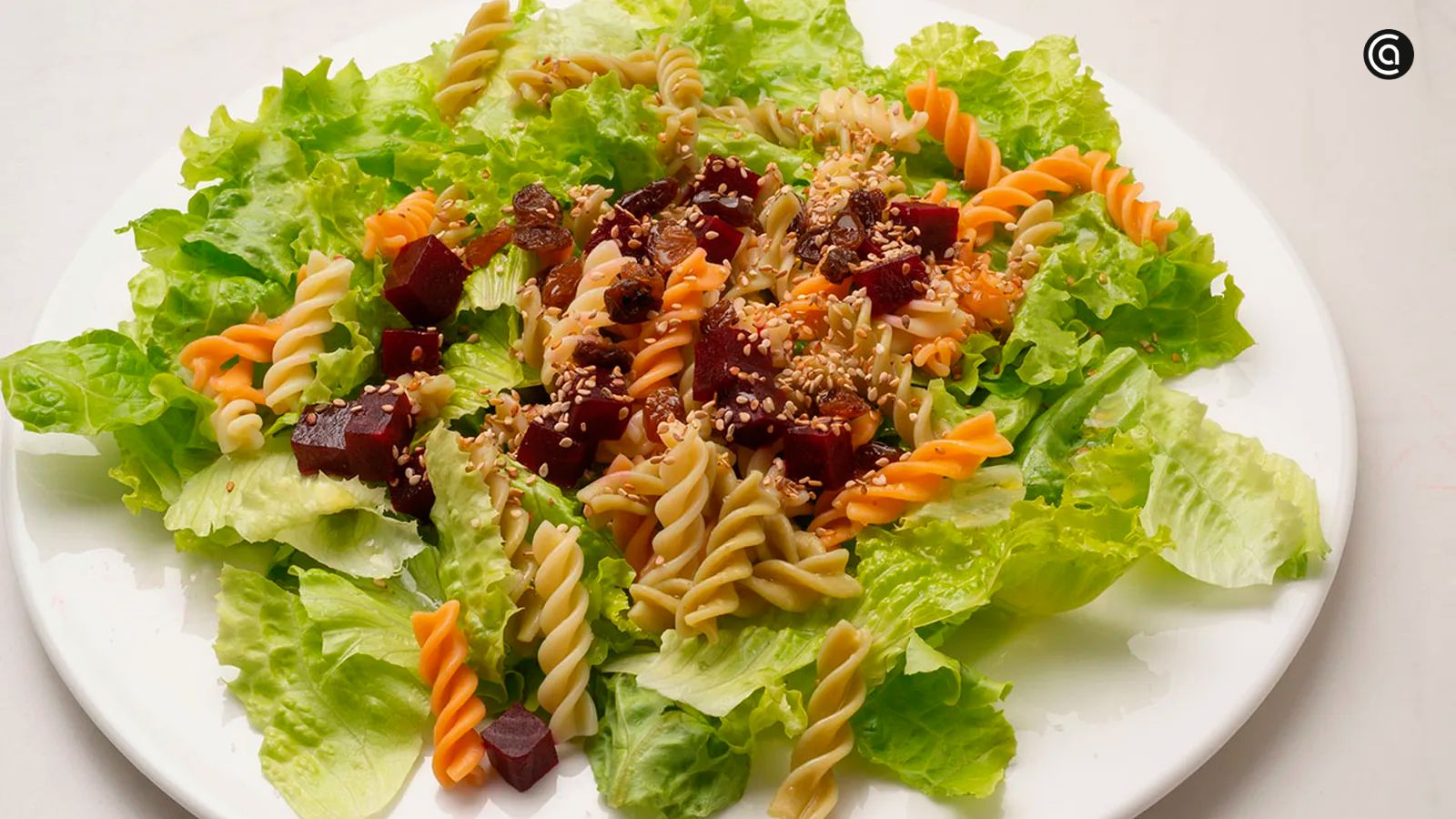 Ensalada de pasta y remolacha, una receta de Karlos Arguiñano