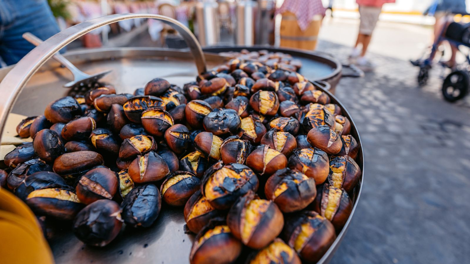 El aroma de las castañas asadas es uno de los símbolos más entrañables del otoño.