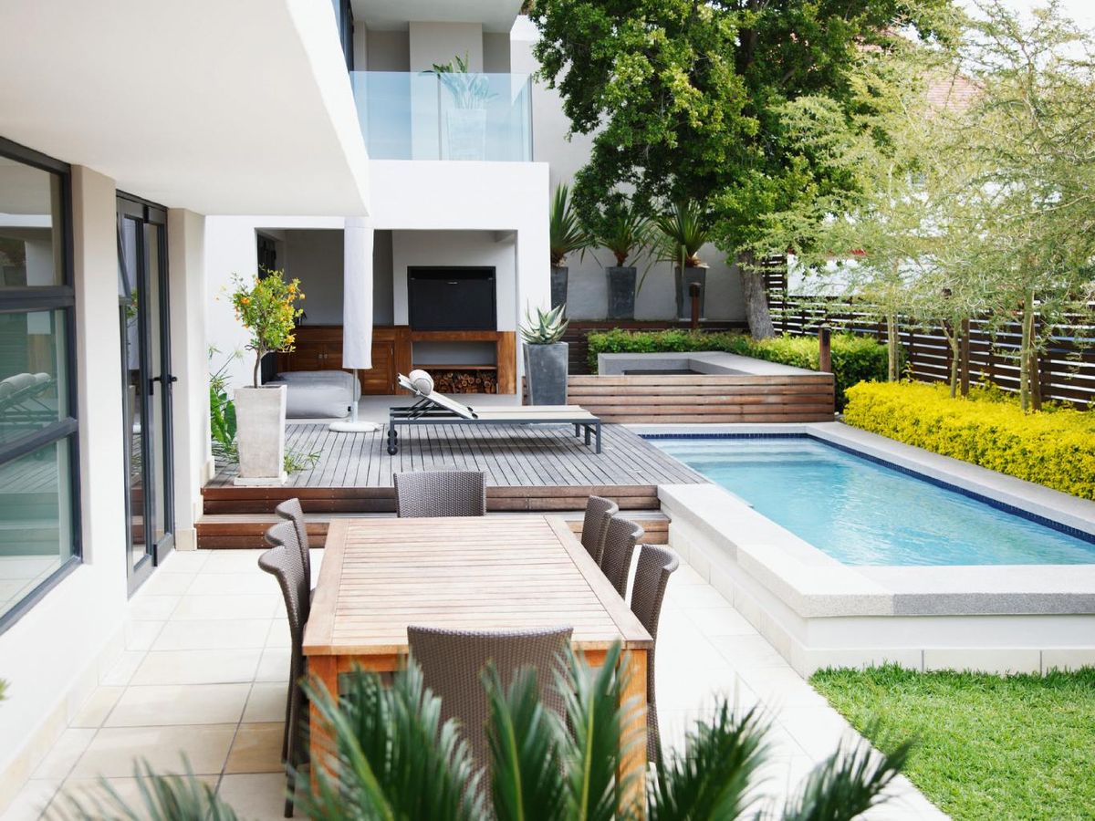 Jardín sin césped de estilo moderno.