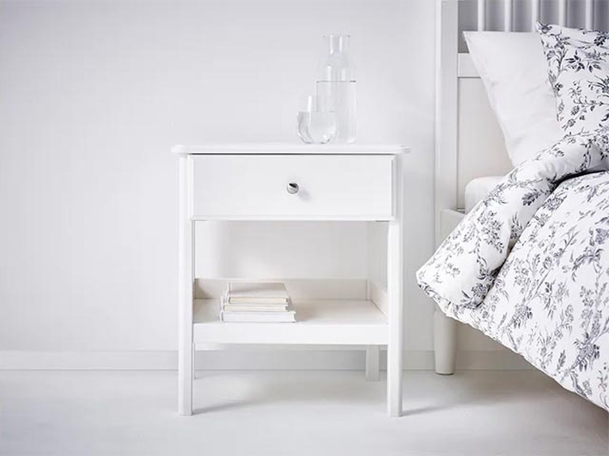 mesita de noche ikea tyssedal