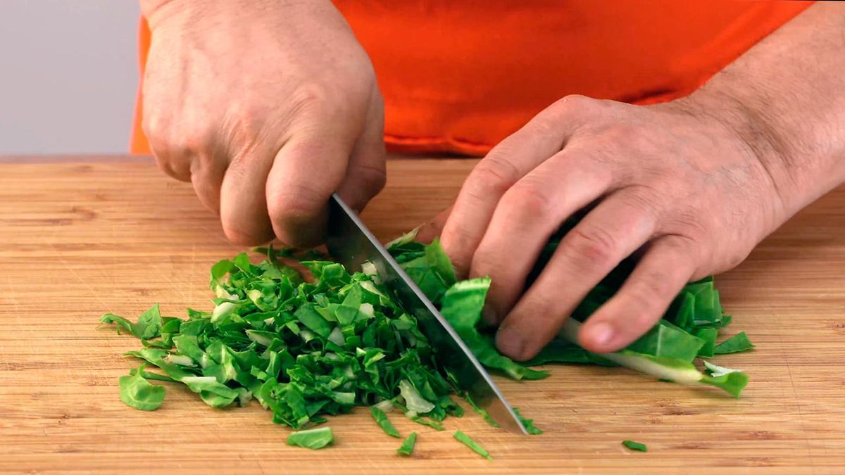 Receta de acelgas rehogadas con patatas asadas  paso 2