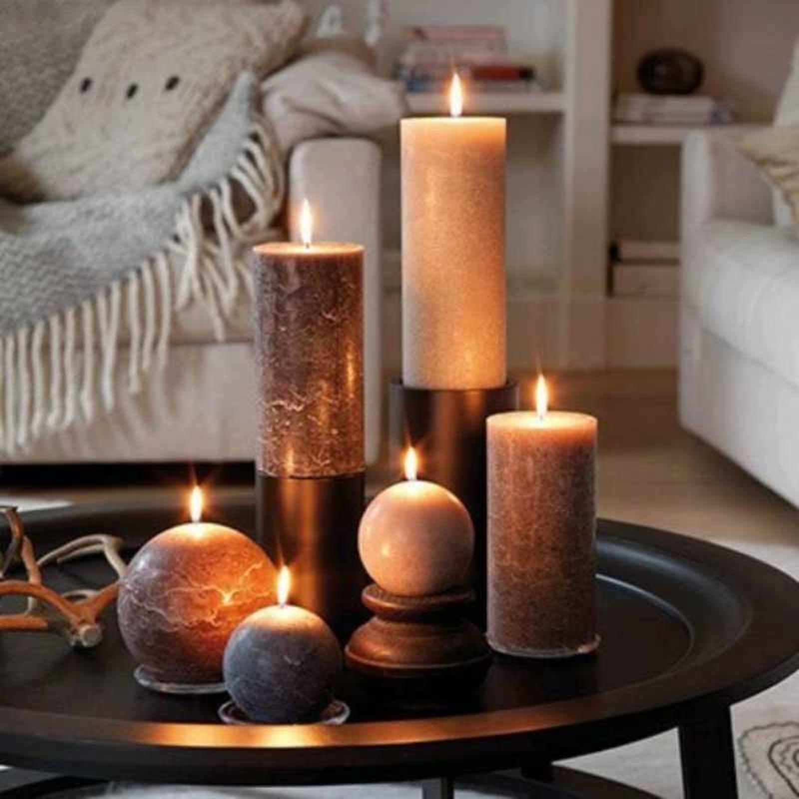 Velas de color Mocha Mousse. Velas de color Mocha Mousse.