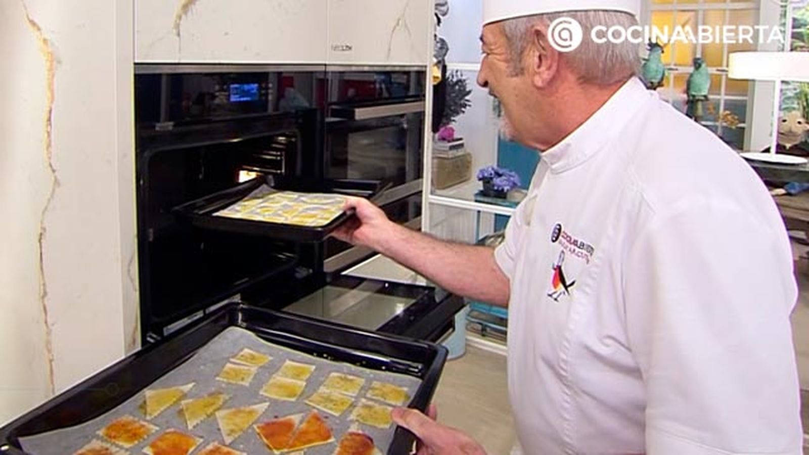 aperitivo especiado crujiente de pasta al horno receta karlos arguinano kar67770321 paso4 aperitivo especiado crujiente de pasta al horno receta karlos arguinano kar67770321 paso4