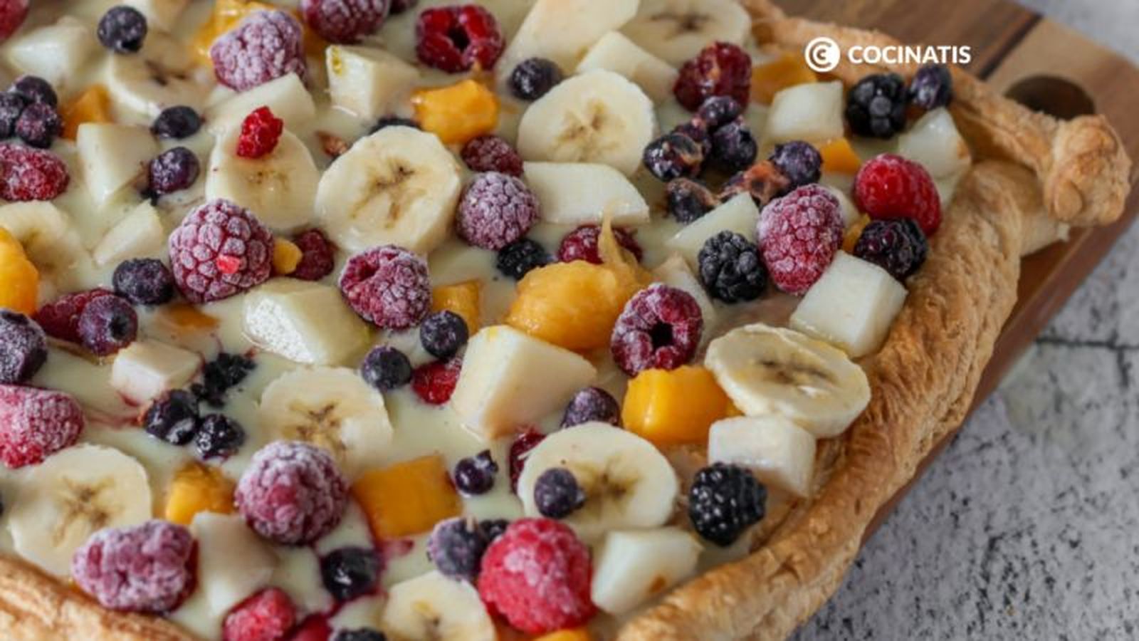 Tarta de hojaldre con frutas y crema pastelera Tarta de hojaldre con frutas y crema pastelera