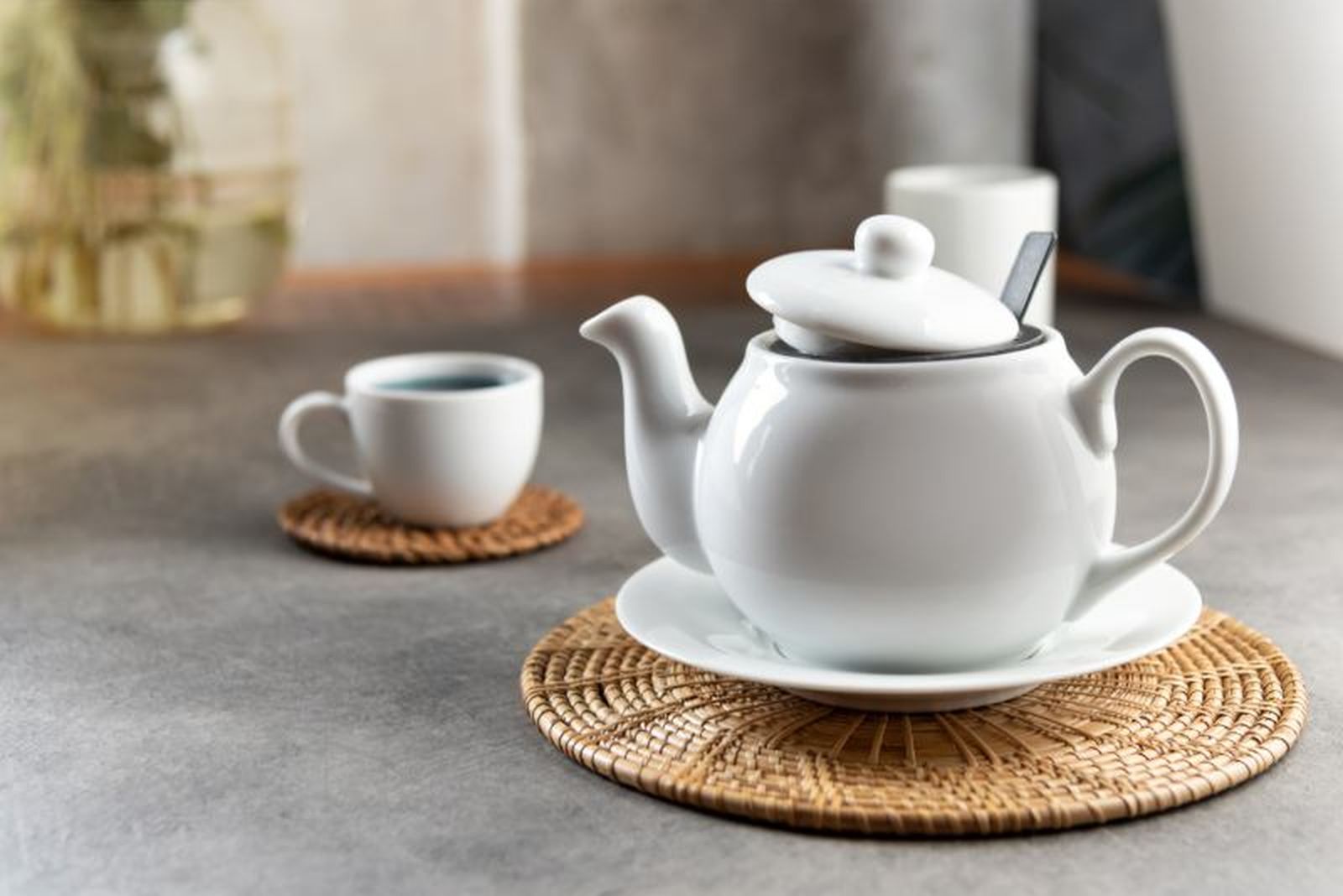 Las teteras de porcelana se limpian con agua caliente y jabón Las teteras de porcelana se limpian con agua caliente y jabón