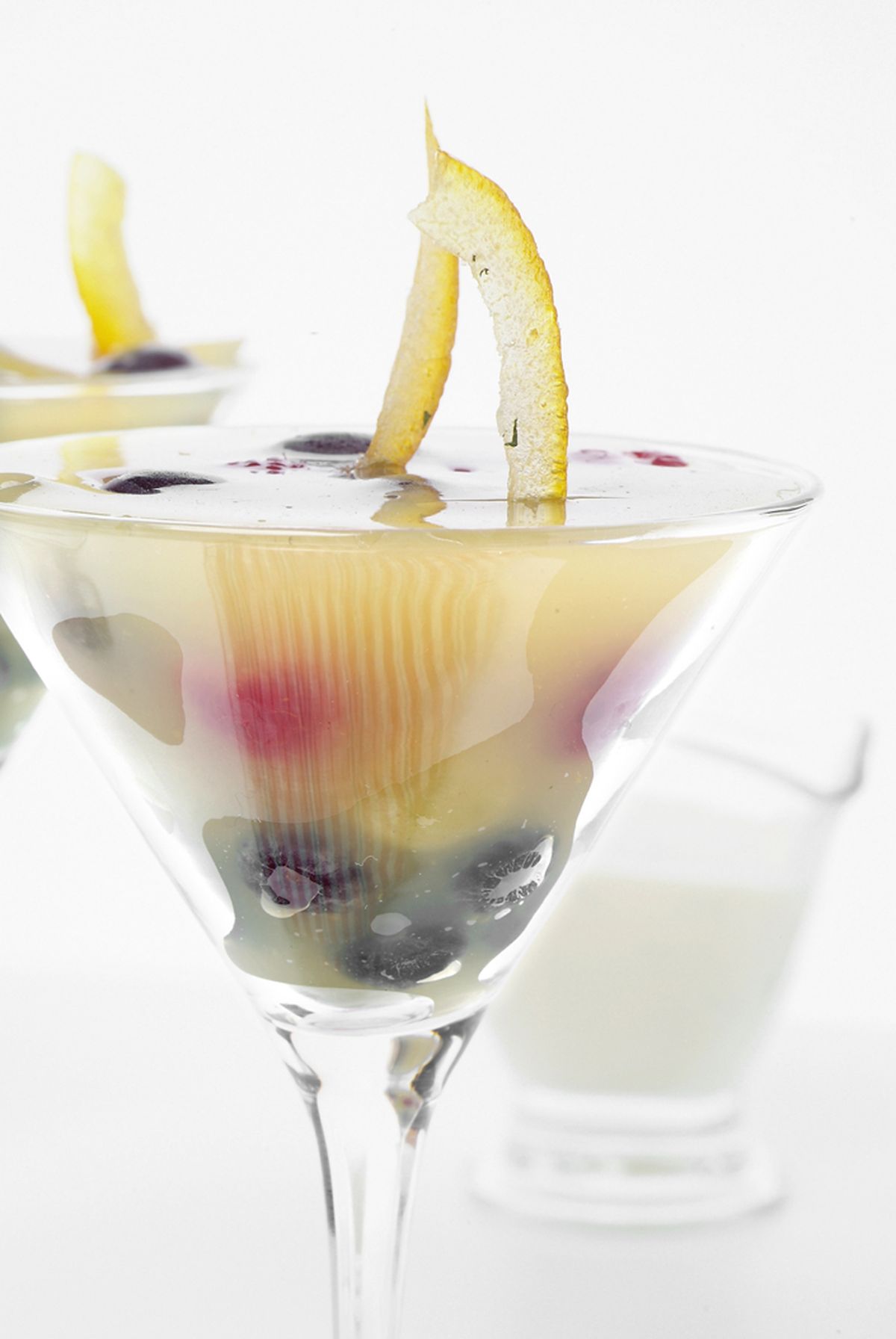 0025 GELATINA DE FRUTAS CON SALSA DE MENTA