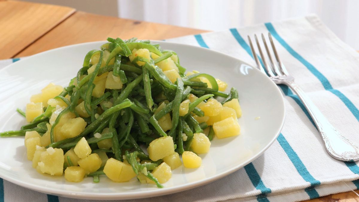Judías verdes con patatas salteadas con ajo