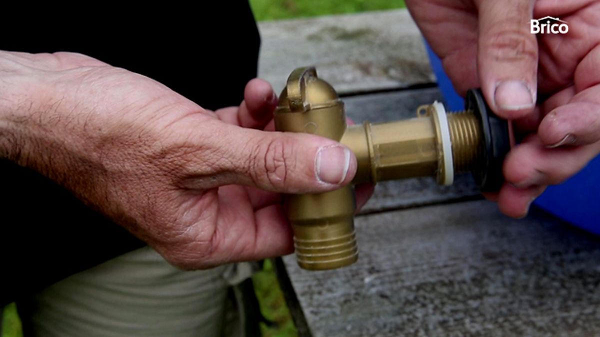 Bricomania 837 como poner grifo a un bidon paso 8