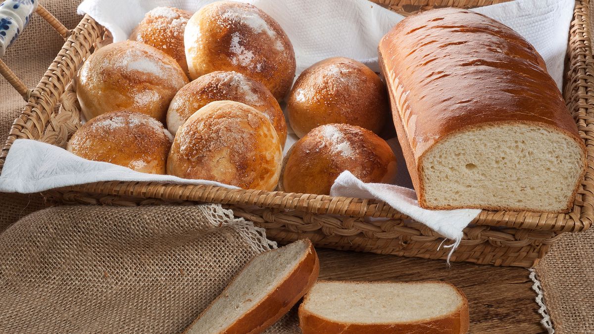 Pan y bollitos de leche