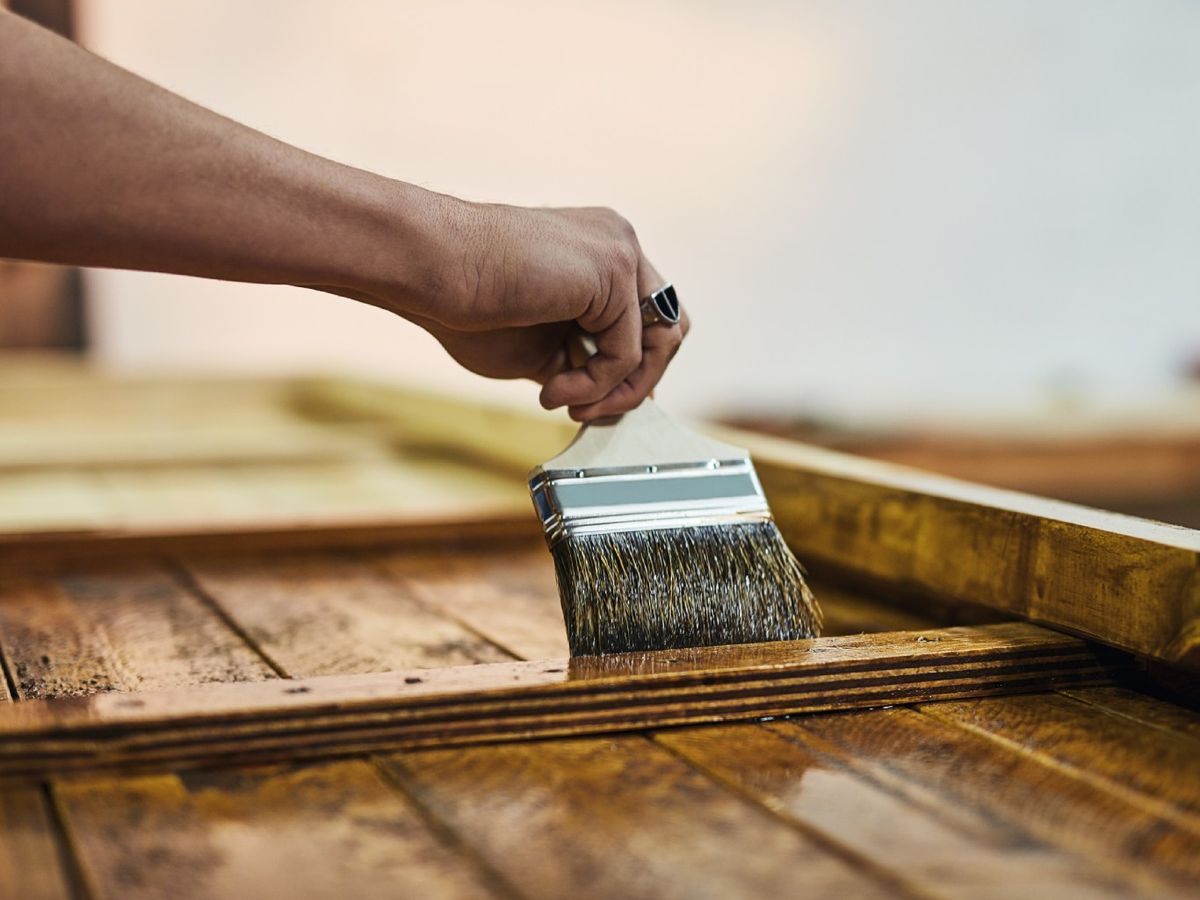 Aplicar una capa de barniz