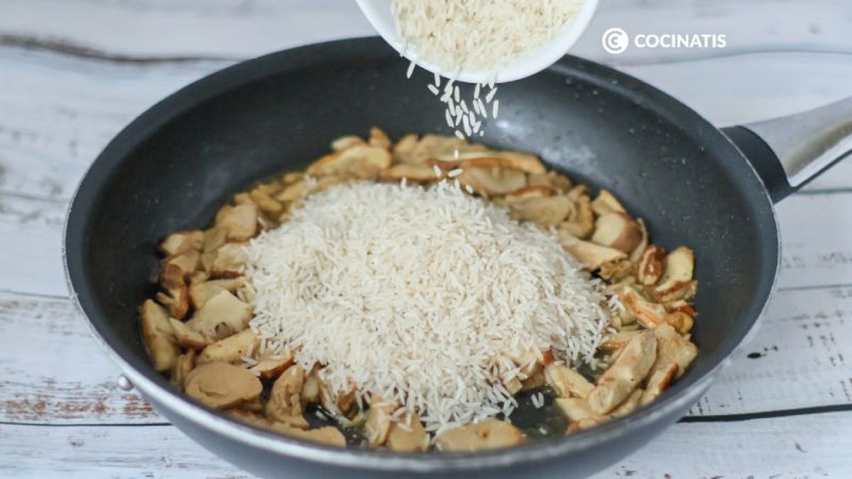 Agregamos el arroz a las setas