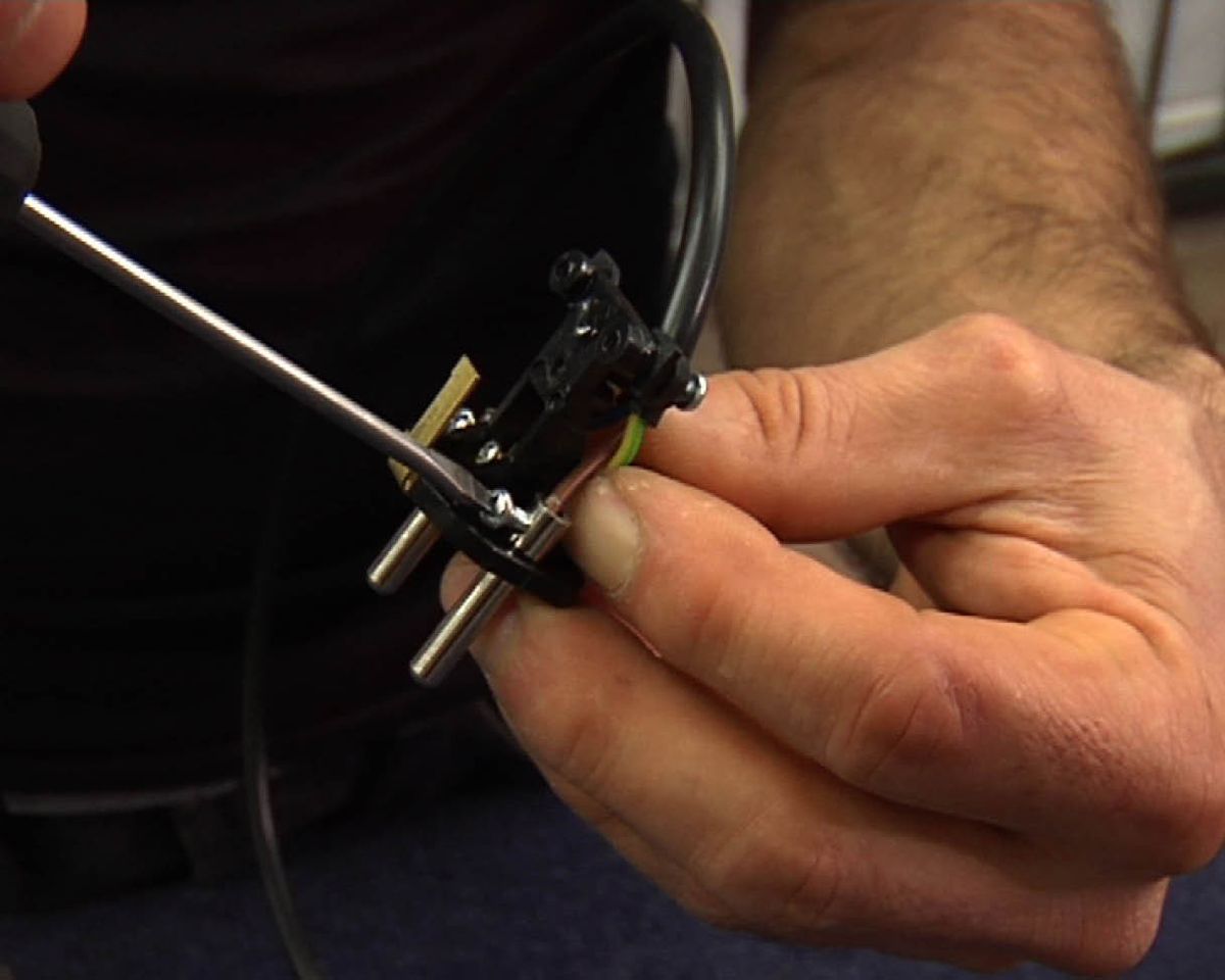 Cambiar el cable a una lámpara paso 8