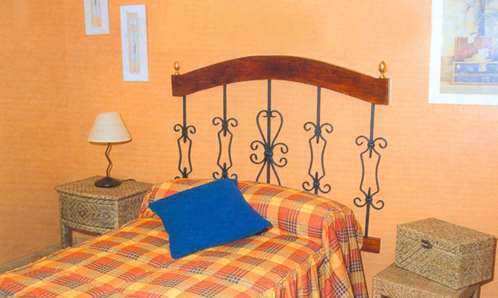 Cabecero de forja y madera Cabecero de forja y madera