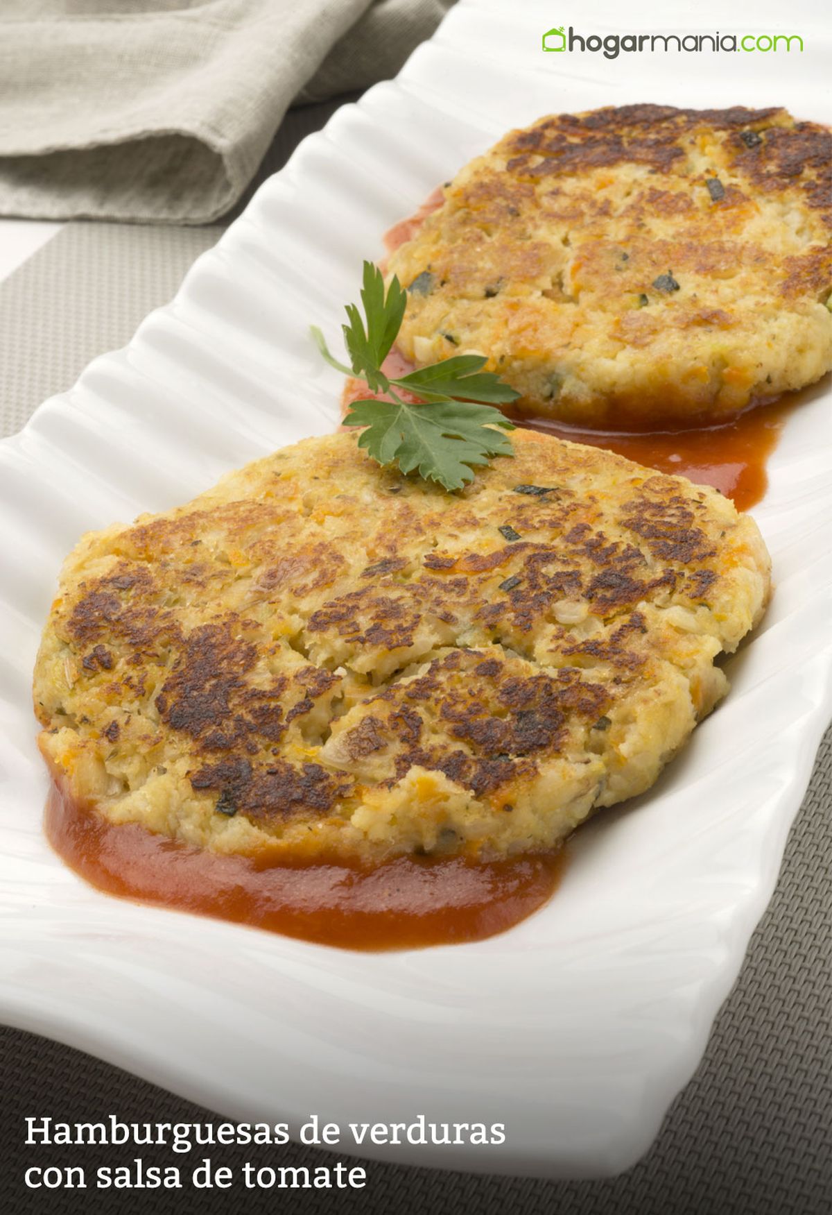 6103 1 Hamburguesas de verduras con salsa de tomate vertical xl