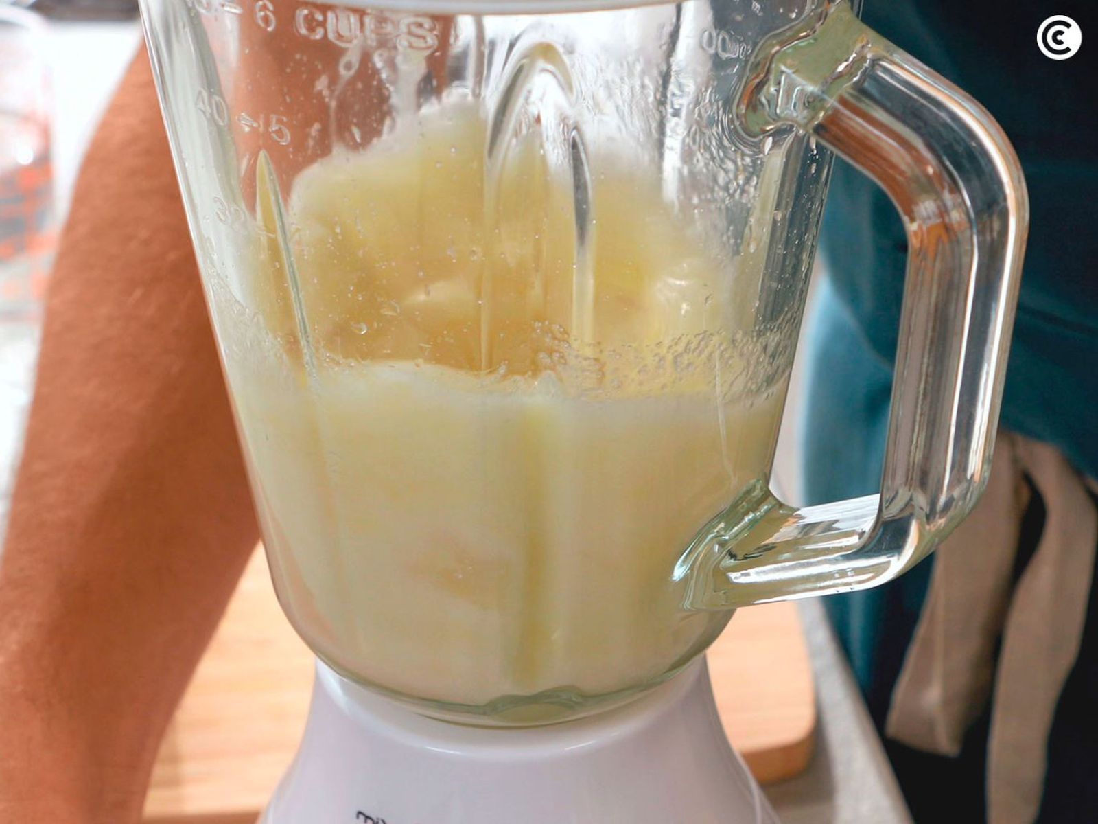 Triturar los ingredientes de la limonada Triturar los ingredientes de la limonada