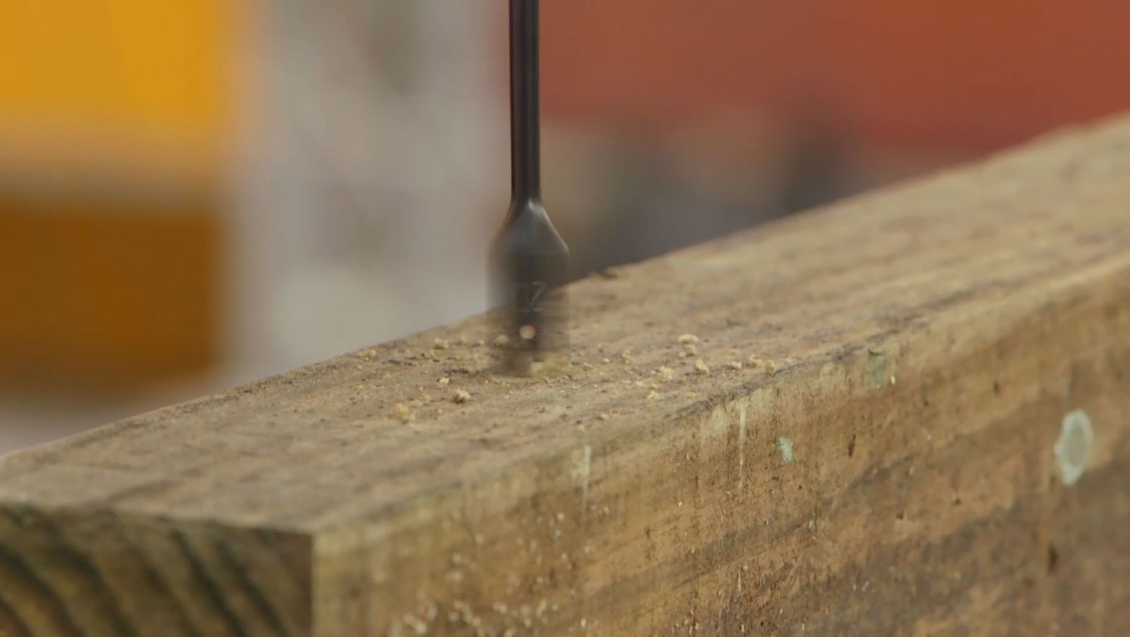 Como hacer una mesa de comedor con traviesas de madera paso 2 Como hacer una mesa de comedor con traviesas de madera paso 2