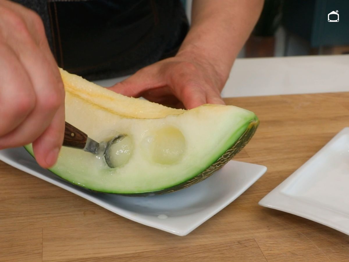 Saca 6 bolitas de melón y sandía