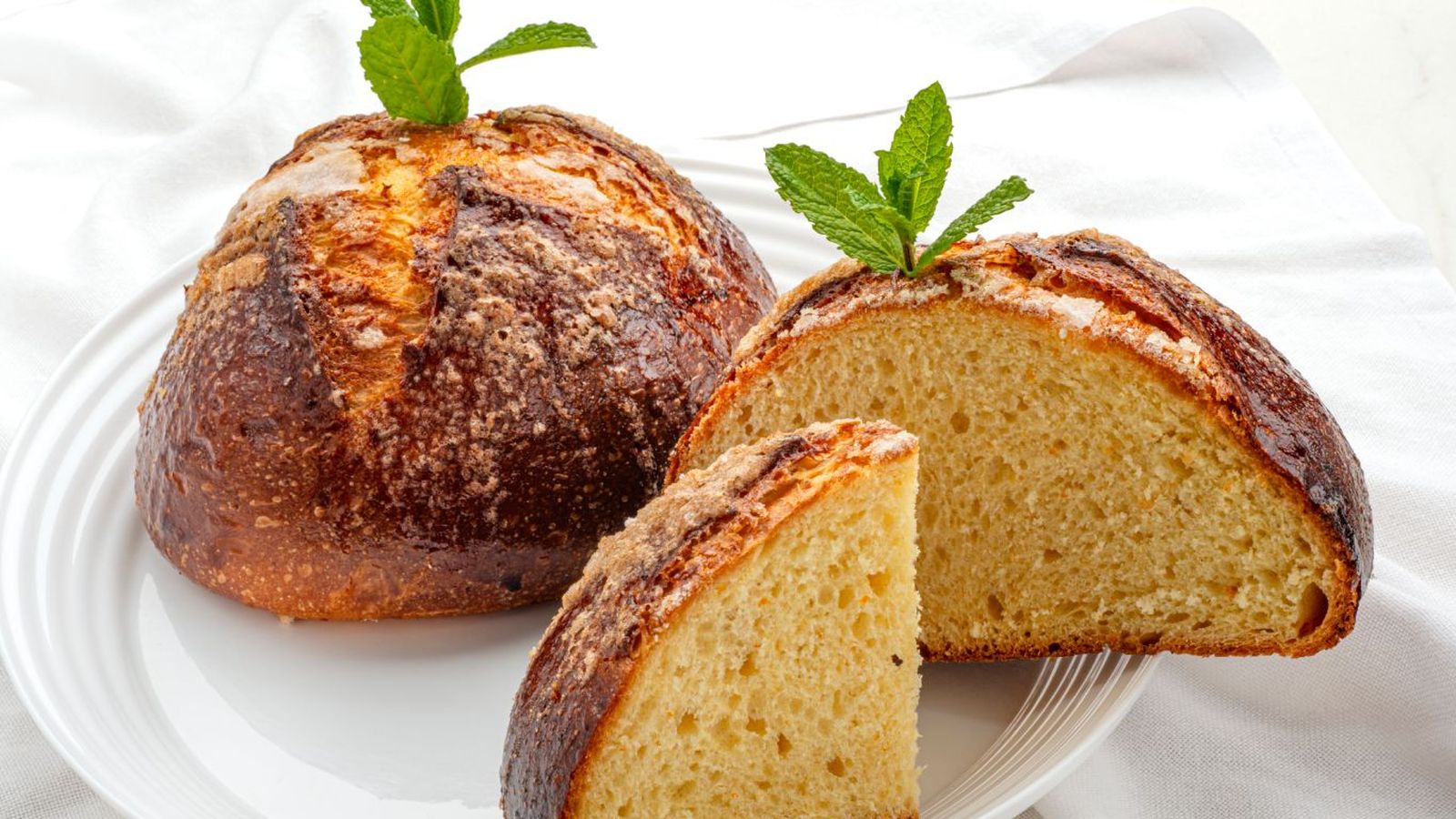 El panquemao, el dulce típico valenciano, es esponjoso y dulce por dentro y "quemao" por fuera