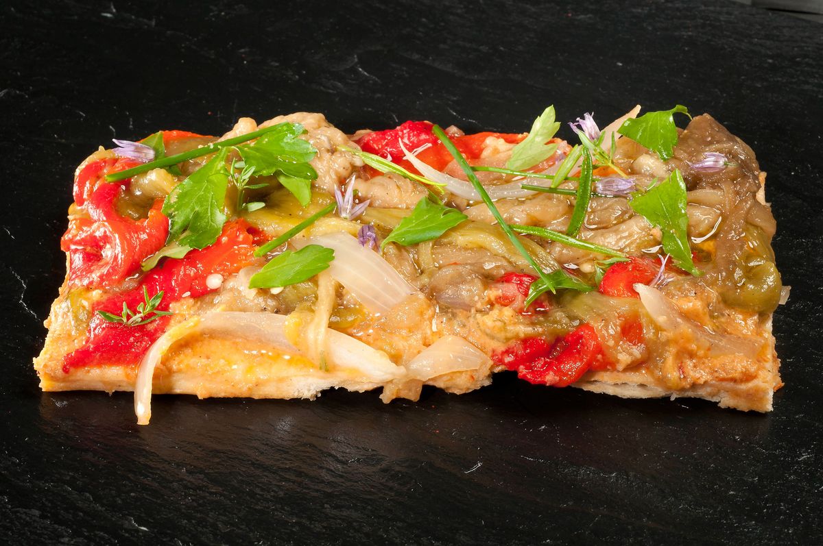 1659 Coca de escalibada con romesco (843) xl