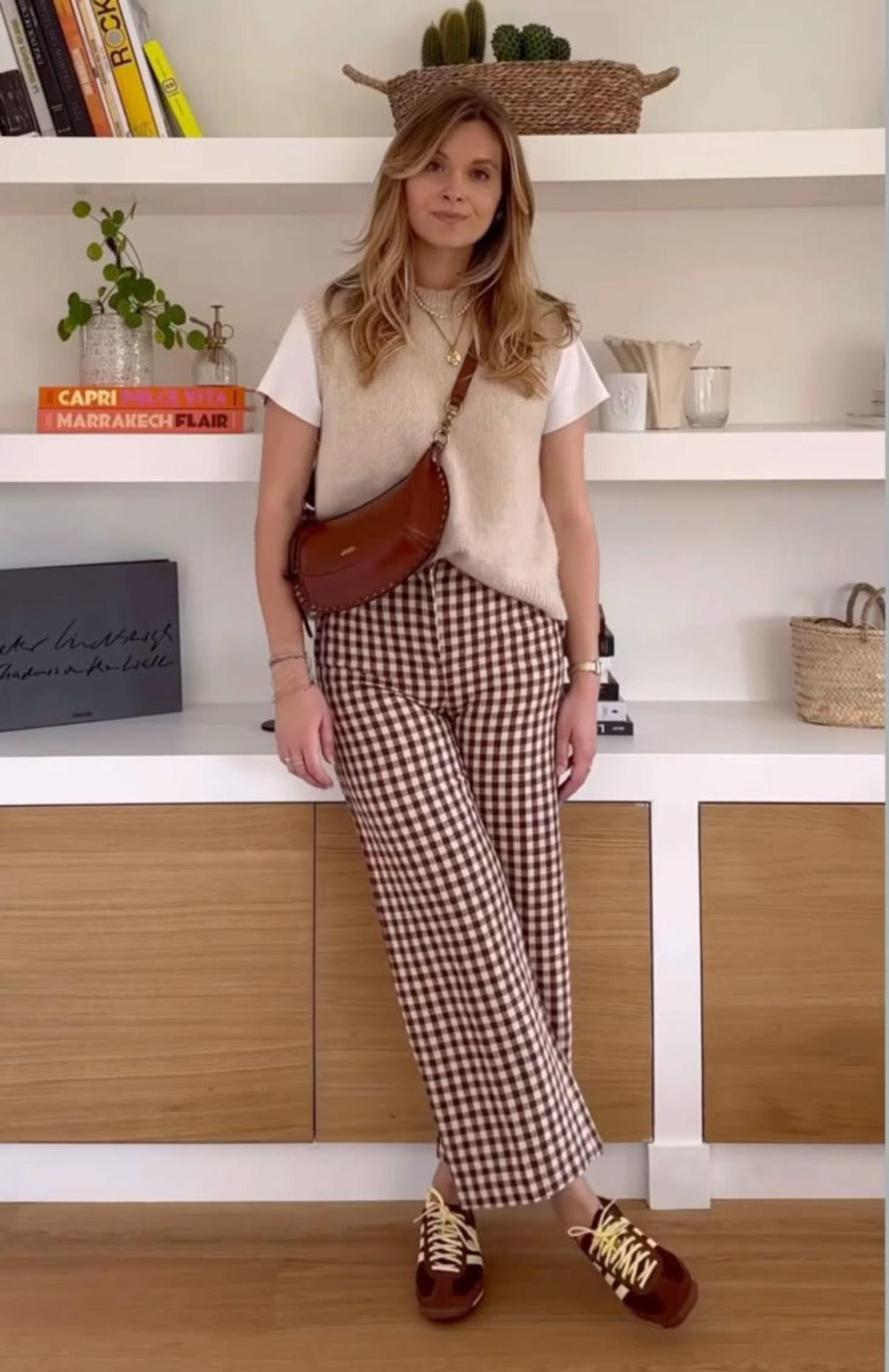 Chaleco con pantalón estampado. Chaleco con pantalón estampado.