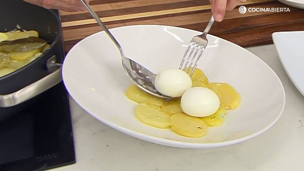 KARL7057 Huevos mollet patatas escabechadas paso 5