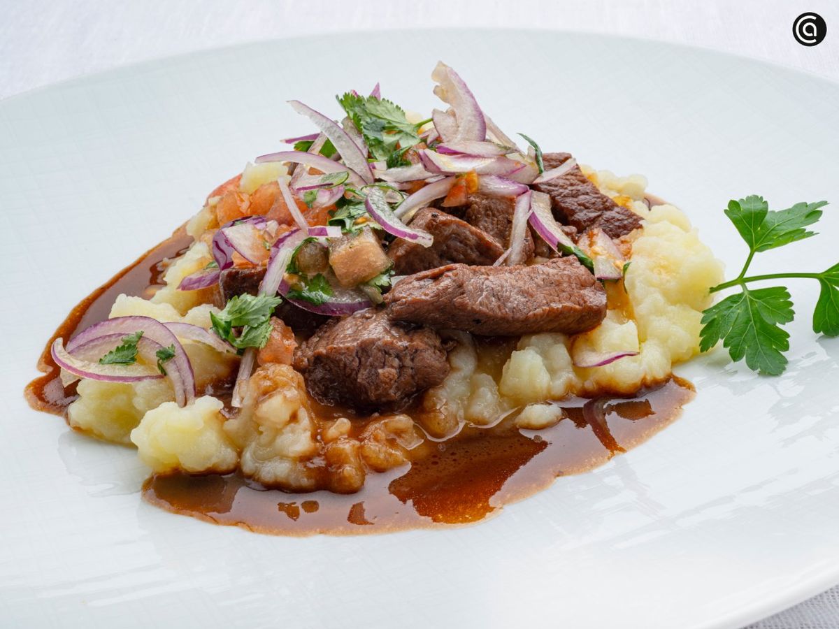 Presa de cerdo a la soja con patata rota, receta de Karlos Arguiñano