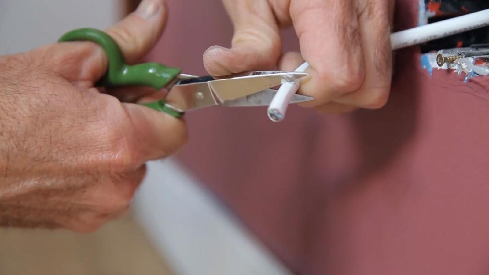 Cómo conectar una toma de red RJ45 paso 2 Cómo conectar una toma de red RJ45 paso 2
